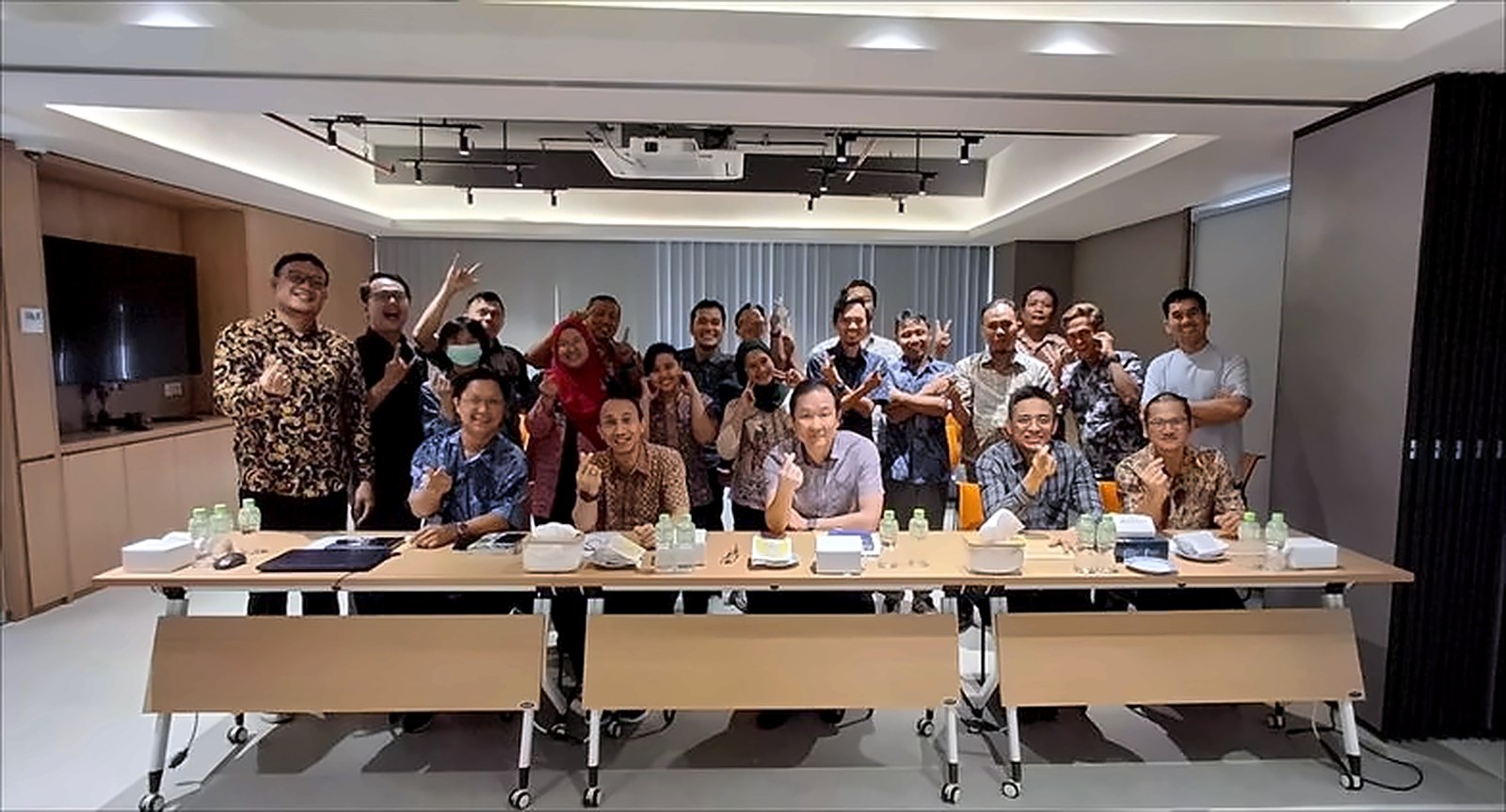 Group photo with session participants